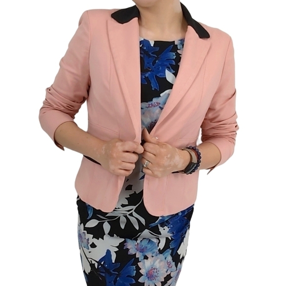 8 • New York & Company • Pale Pink w Black Full Sleeve Blazer - Picture 13 of 16